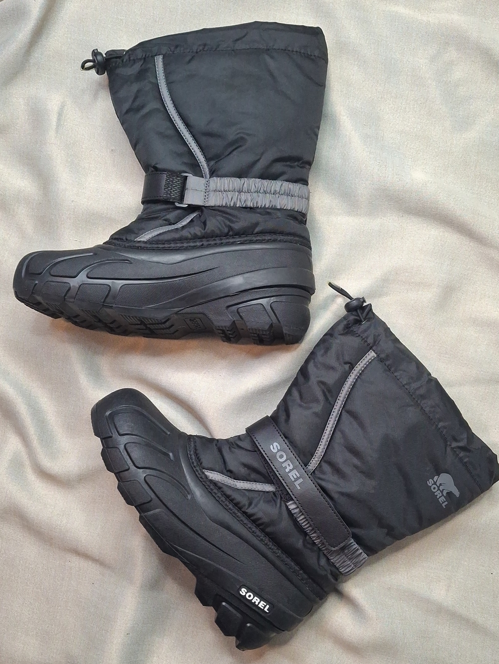 Sorel Men's Black Insulated Snow Boots with Gray Trim